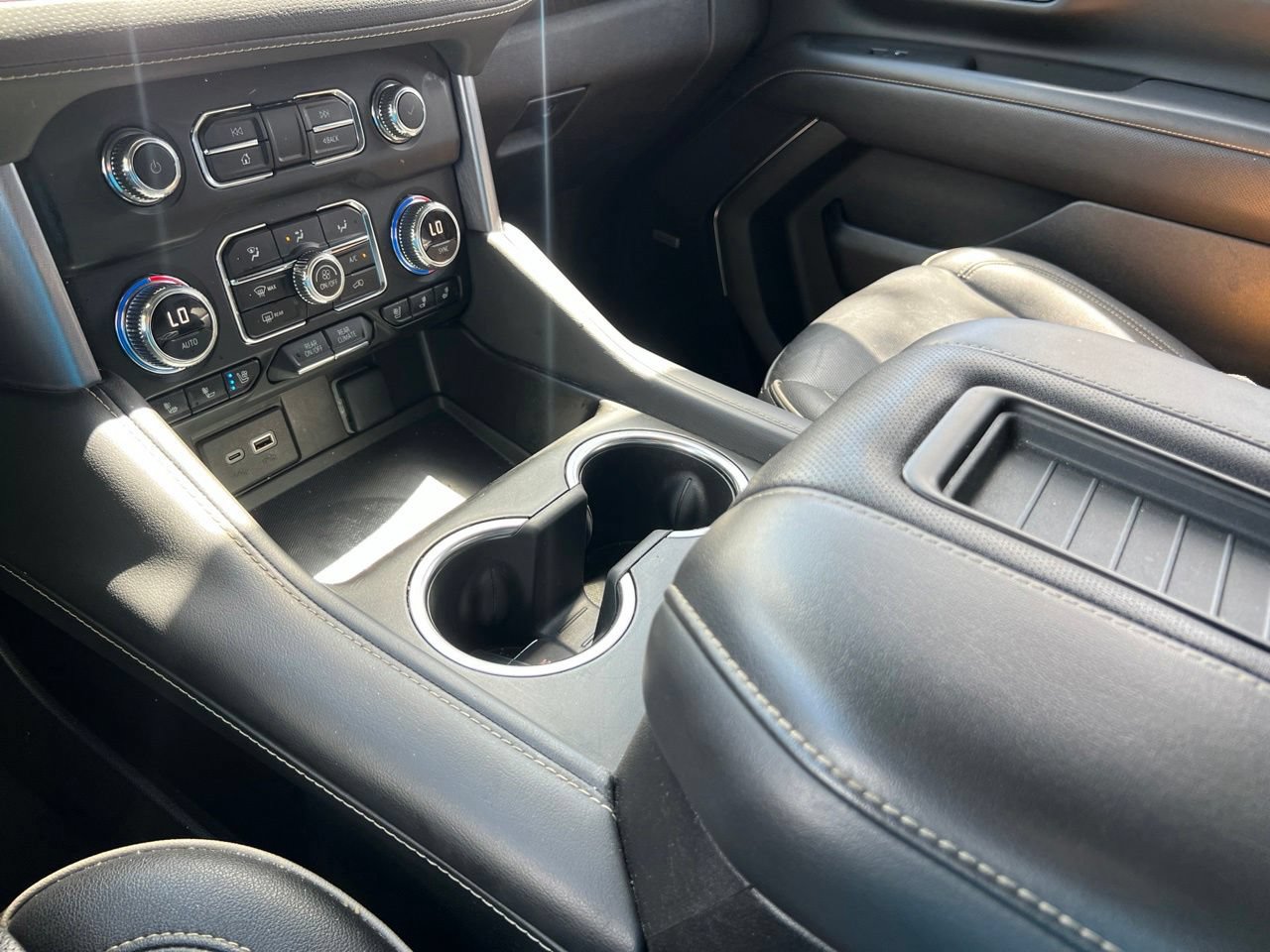 Used 2024 GMC Yukon SLT RWD image 22