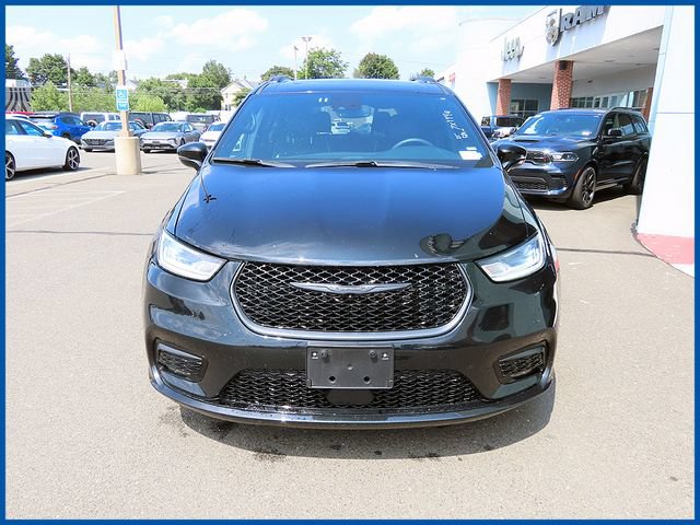 Used 2025 Chrysler Pacifica Limited FWD image 3
