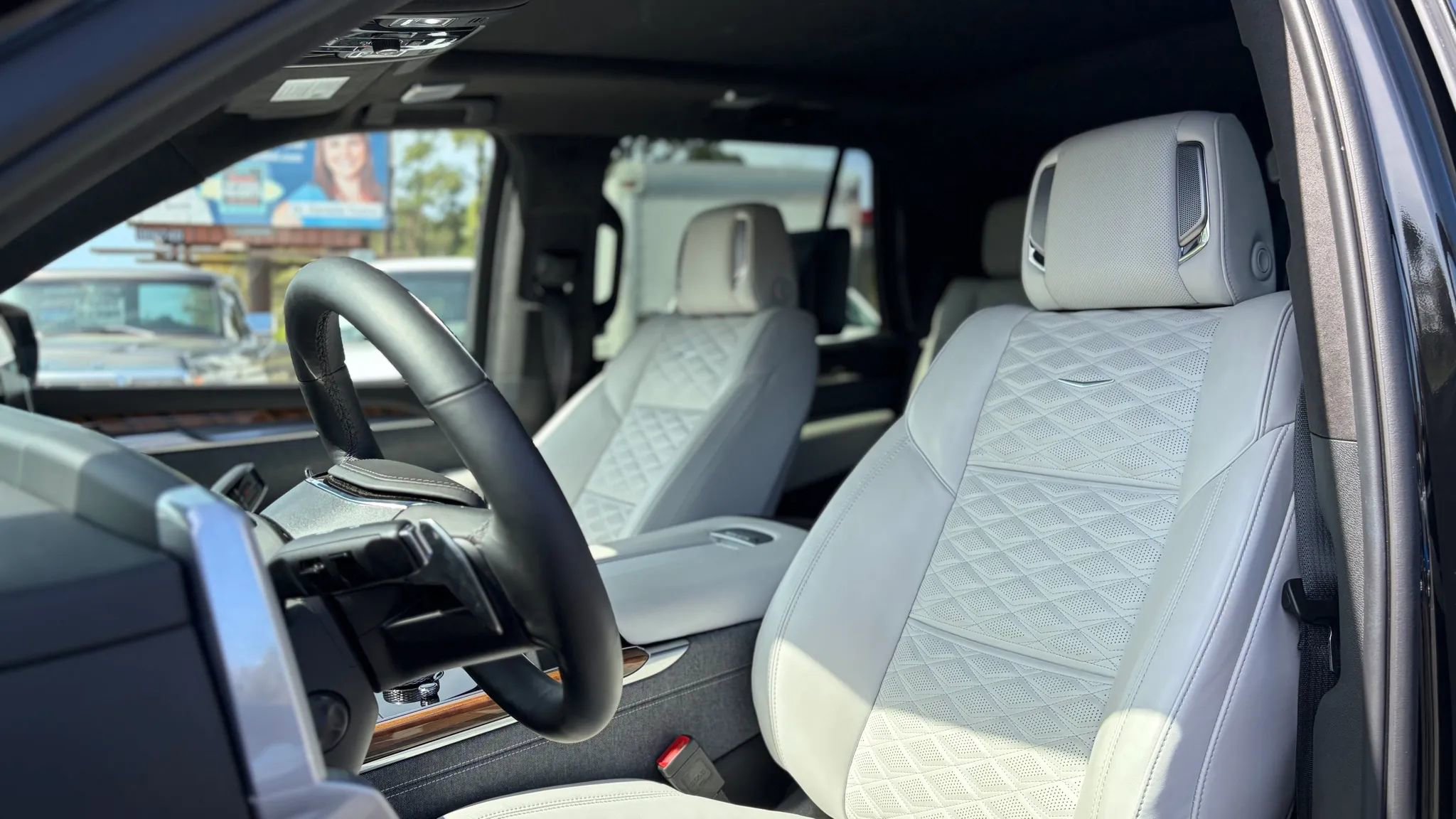 Used 2025 Cadillac Escalade Sport Platinum image 3