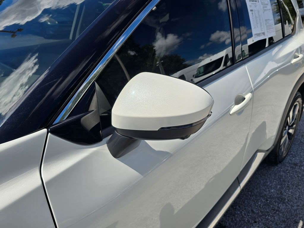 Used 2021 Nissan Rogue SL AWD/4WD image 11