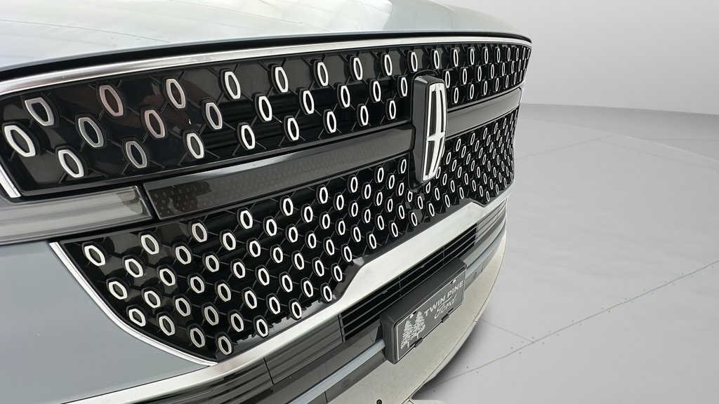 Used 2025 Lincoln Navigator L Reserve AWD/4WD image 10