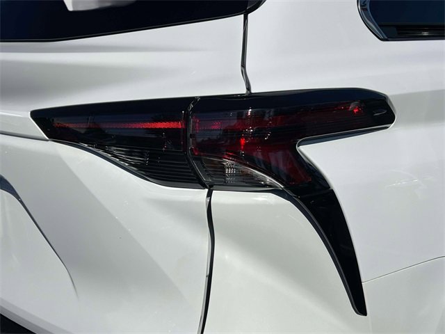 Used 2025 Toyota Sienna LE image 11
