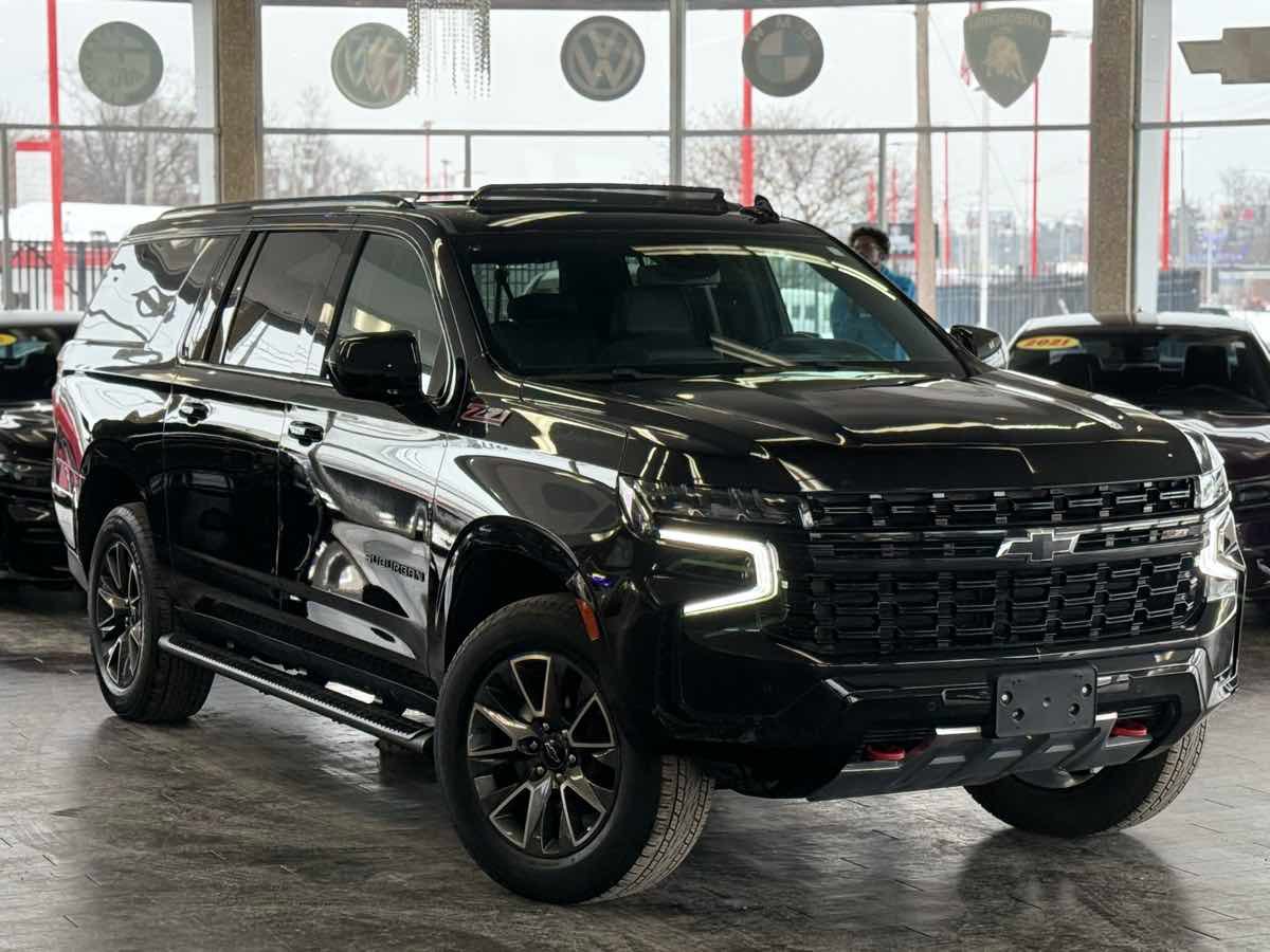 Used 2023 Chevrolet Suburban Z71 image 2