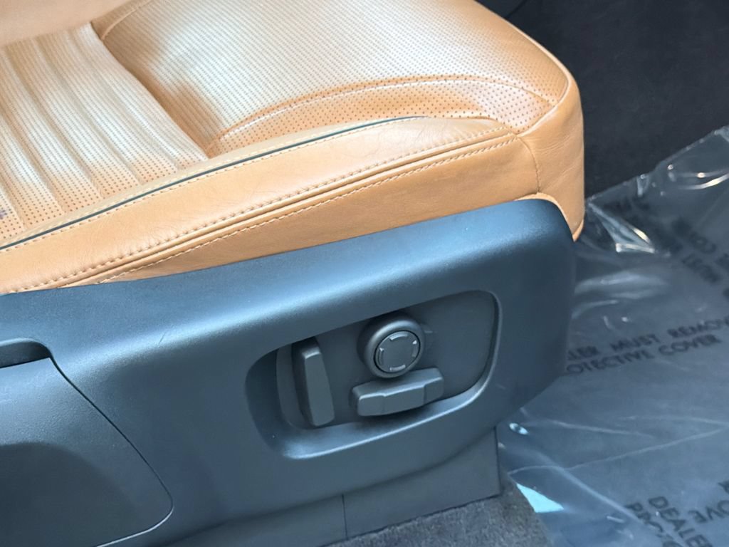 Used 2018 Land Rover Discovery HSE Luxury AWD/4WD image 13