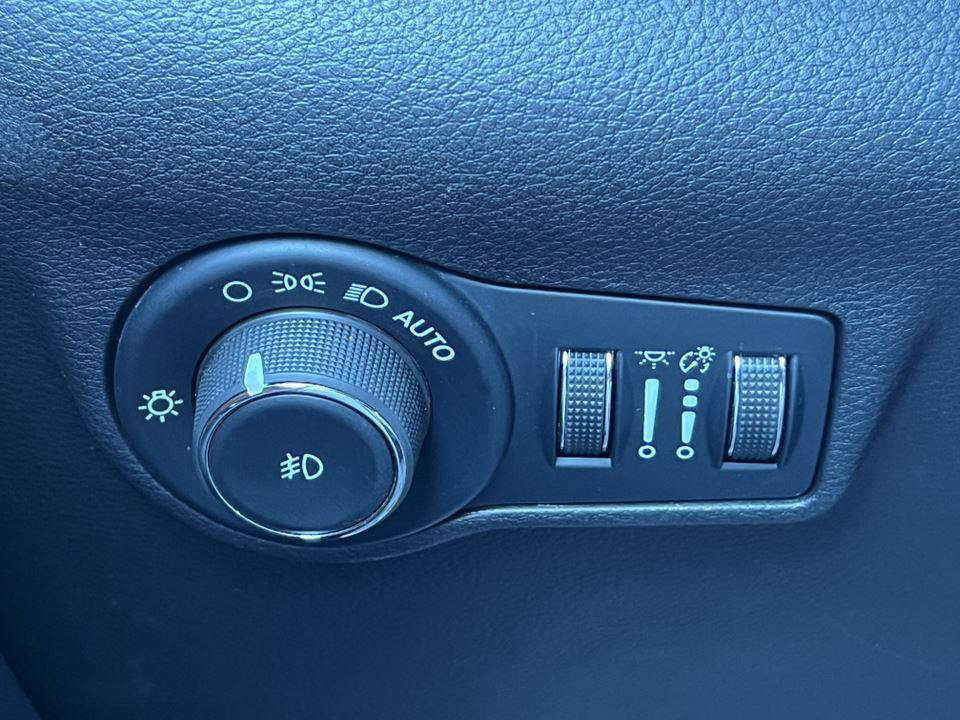 Used 2025 Jeep Compass Limited AWD/4WD image 15