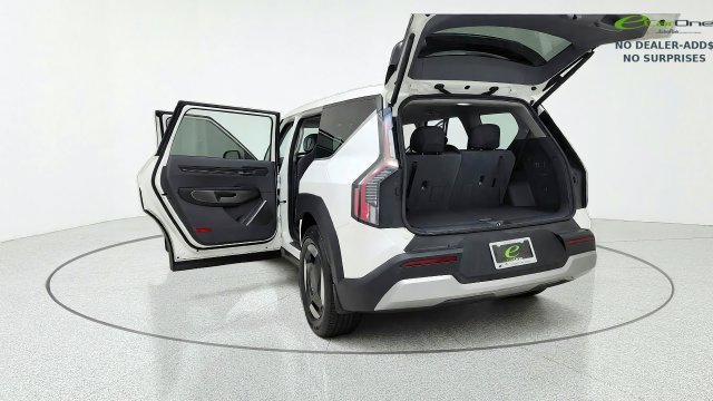 Used 2024 Kia EV9 Light Long Range RWD image 18