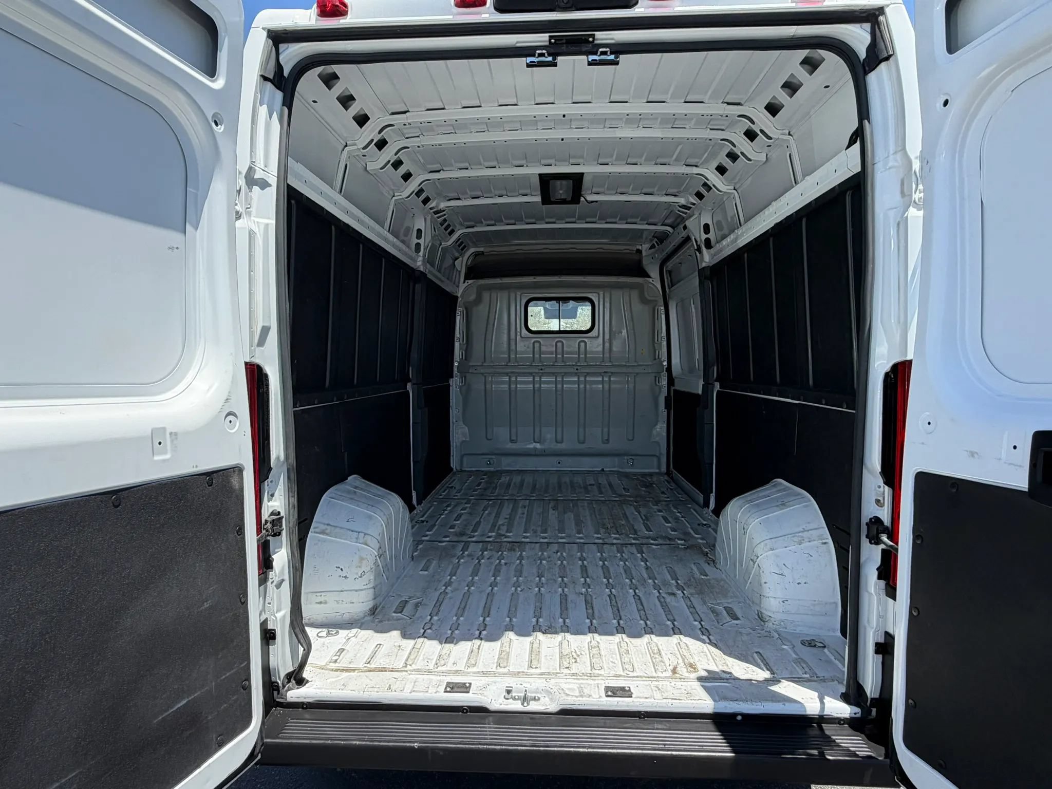 Used 2025 RAM ProMaster 2500 w/ Convenience Group FWD image 13
