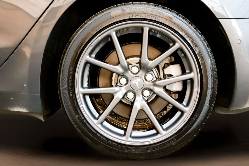 Used 2020 Tesla Model 3 Performance image 34