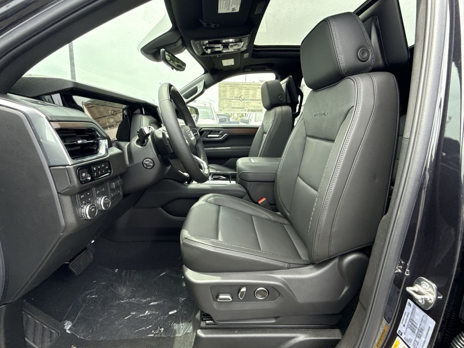 New 2026 GMC Yukon XL Denali w/ Denali Reserve Package AWD/4WD image 13