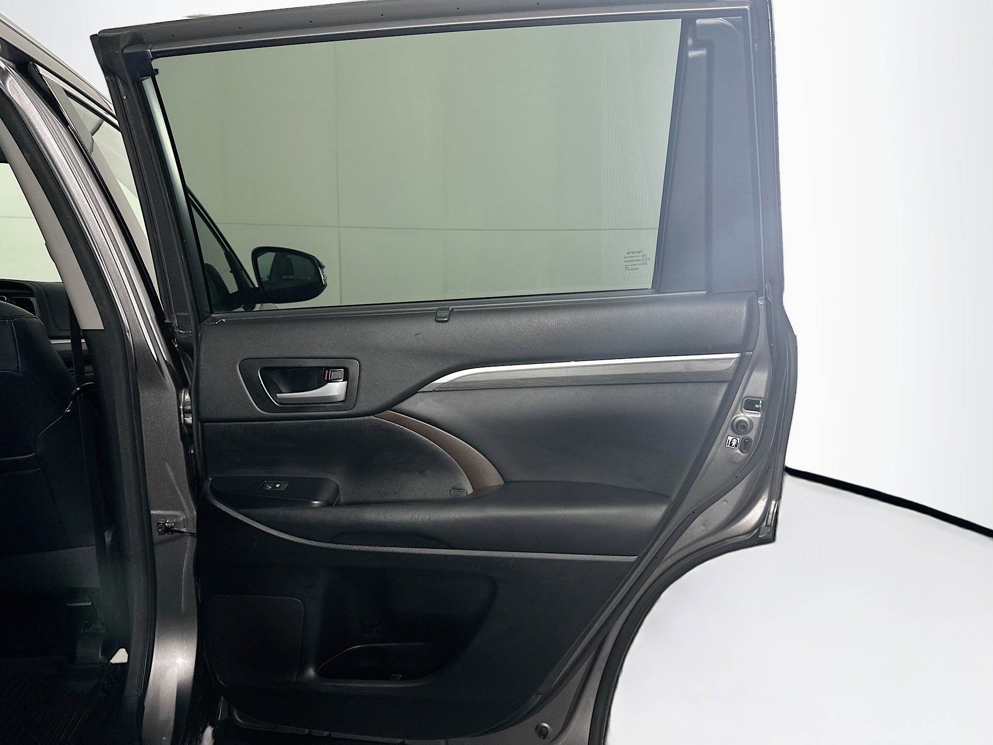 Used 2017 Toyota Highlander Limited image 32