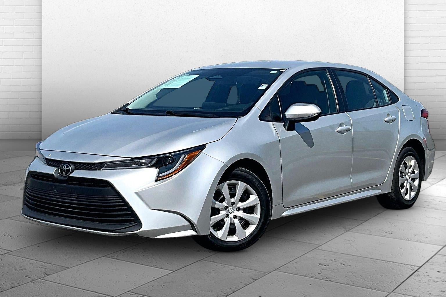 Used 2025 Toyota Corolla LE FWD image 8