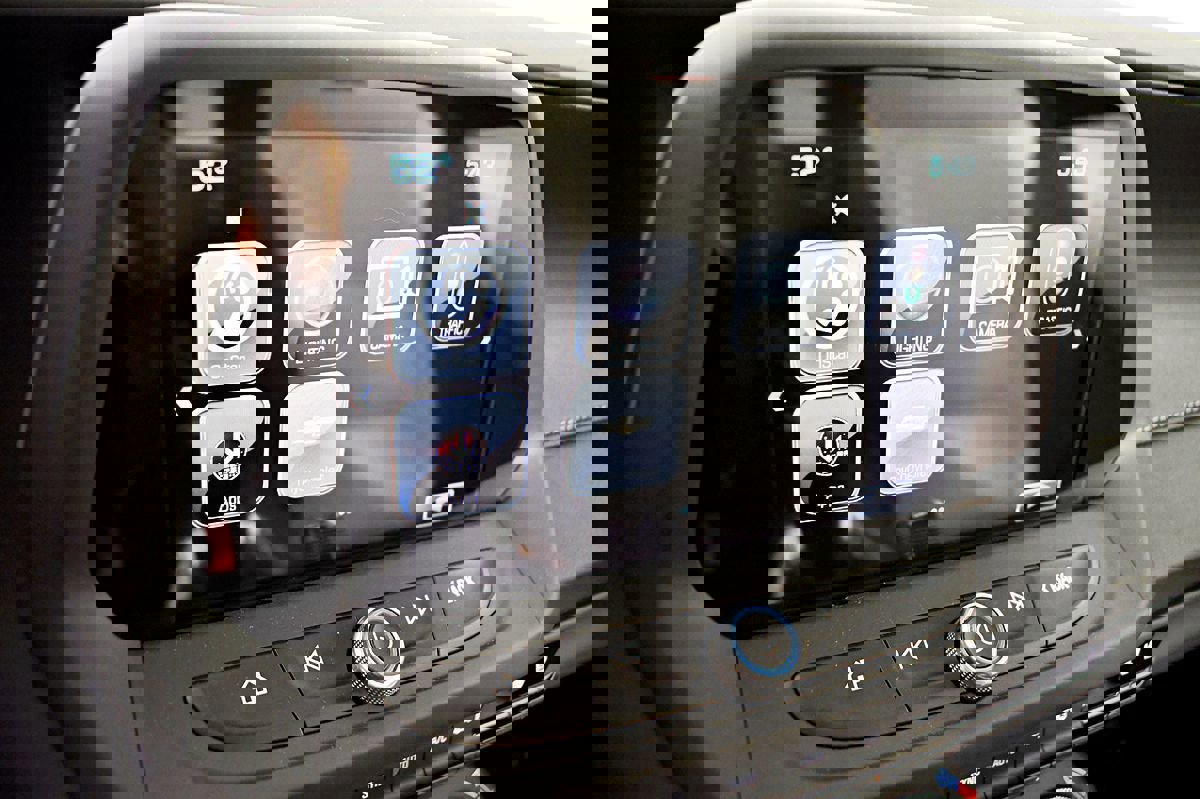 Used 2017 Chevrolet Camaro SS w/ LPO, Ground Effects Package image 30