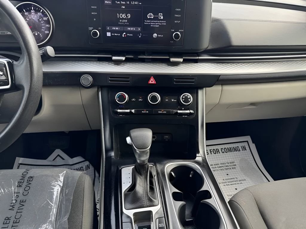 Used 2022 Kia Carnival LX image 15