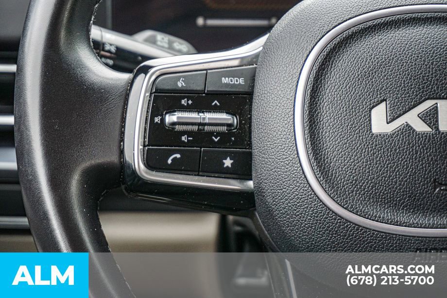 Used 2025 Kia Carnival FWD image 31