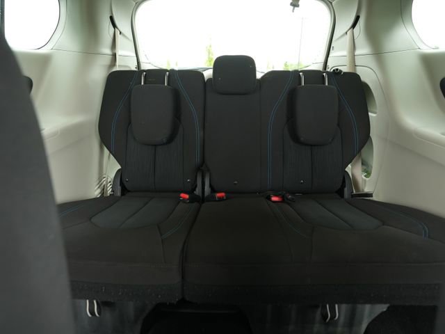 Used 2021 Chrysler Pacifica Touring FWD image 25