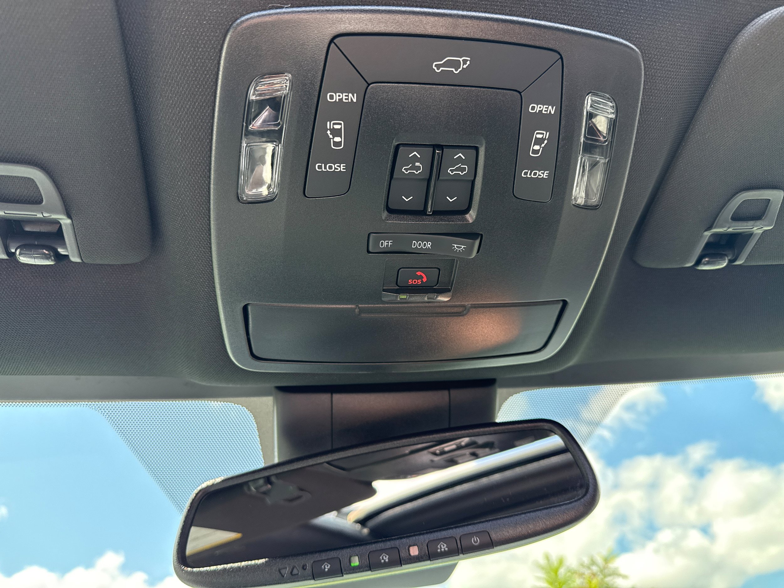 Certified 2026 Toyota Sienna XLE Woodland Edition AWD/4WD image 28