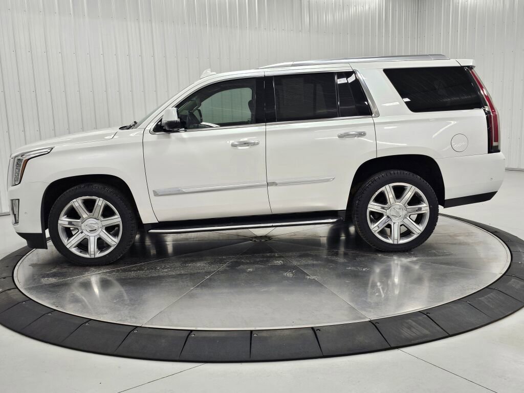 Used 2019 Cadillac Escalade Luxury AWD/4WD image 2