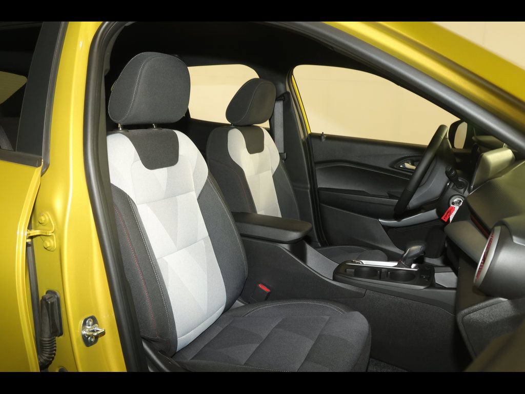 Used 2024 Chevrolet Trax RS FWD image 26