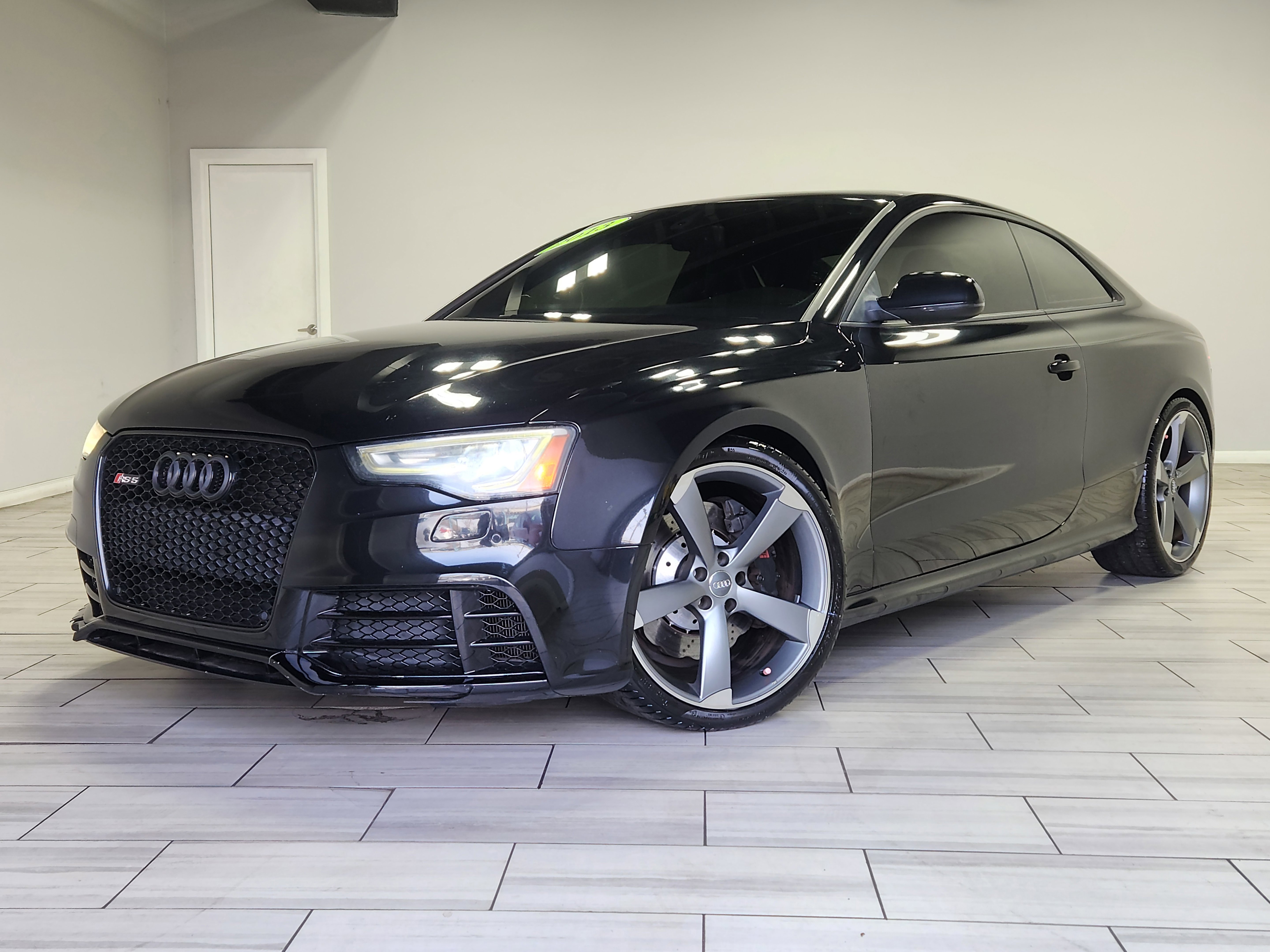 Used 2013 Audi RS 5 Coupe w/ Audi MMI Navigation Plus Pkg image 1