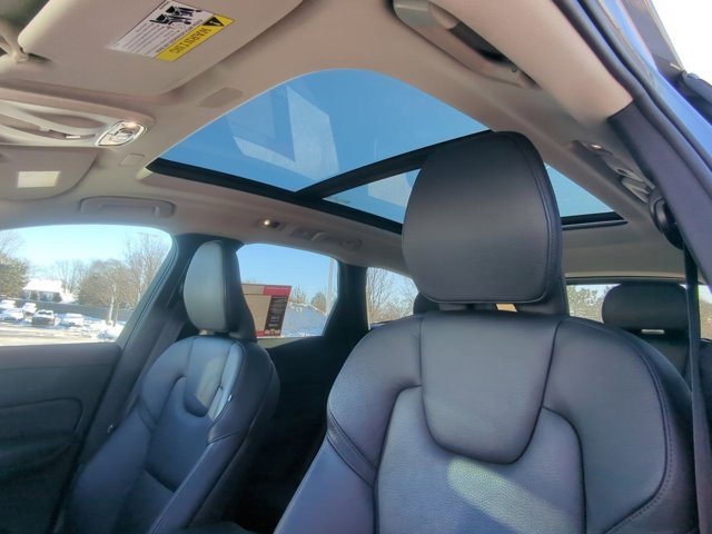 Used 2021 Volvo XC60 T5 Momentum w/ Protection Package image 10