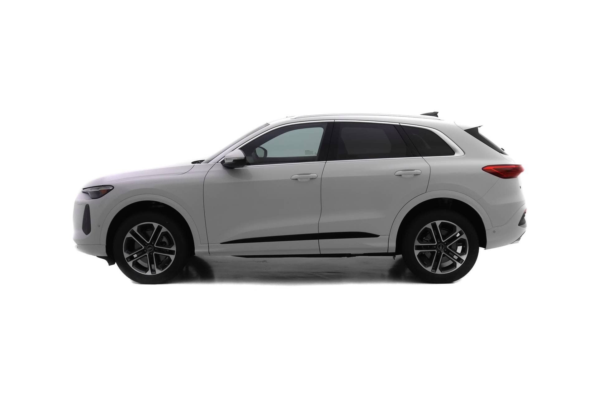 Used 2025 Audi Q5 Premium Plus w/ Premium Plus AWD/4WD image 3