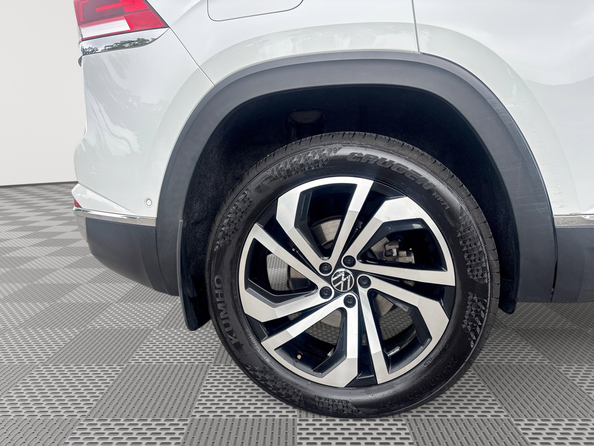 Used 2020 Volkswagen Atlas Cross Sport SEL Premium AWD/4WD image 30