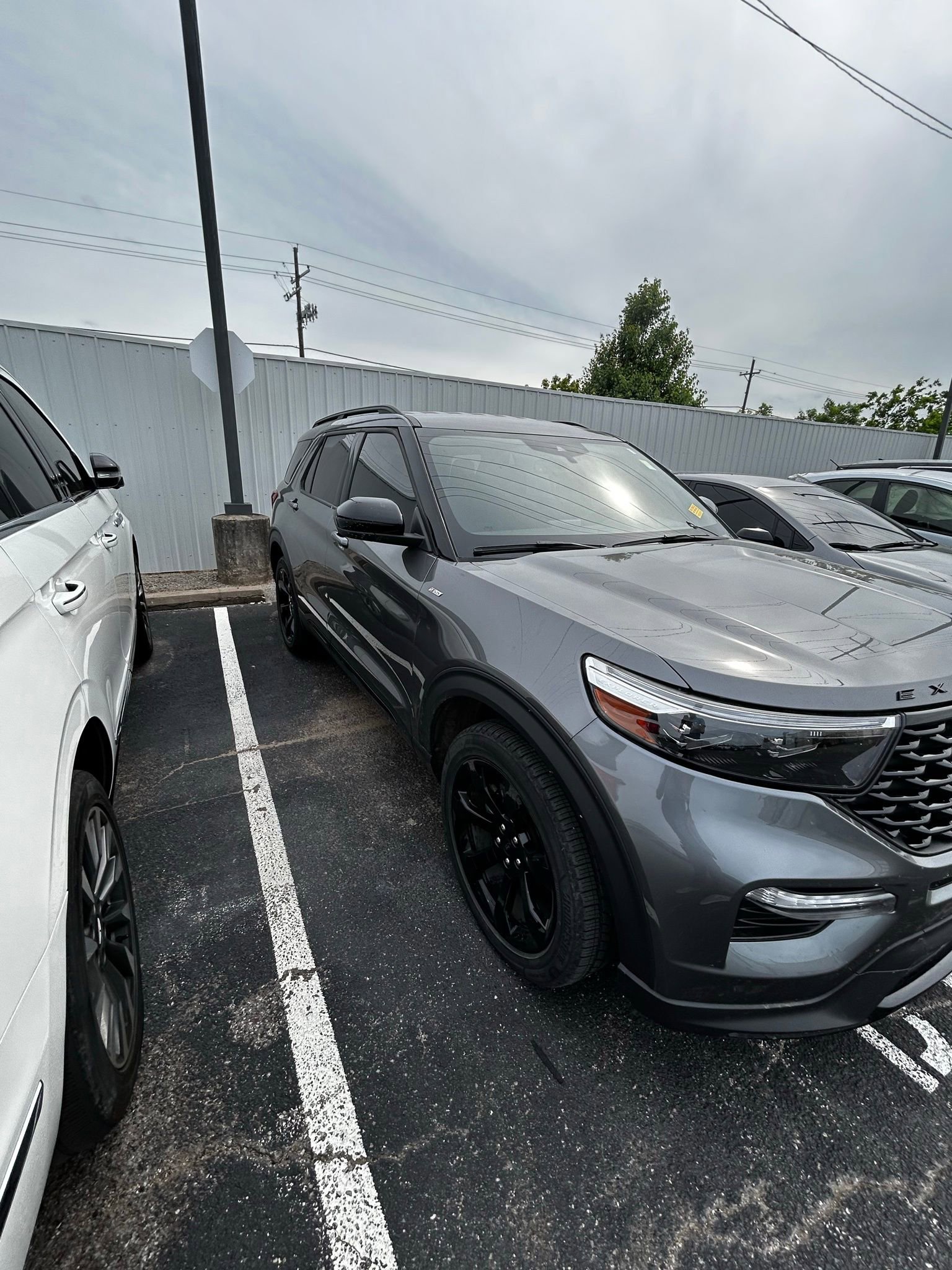 Used 2021 Ford Explorer XLT w/ Equipment Group 202A AWD/4WD image 4