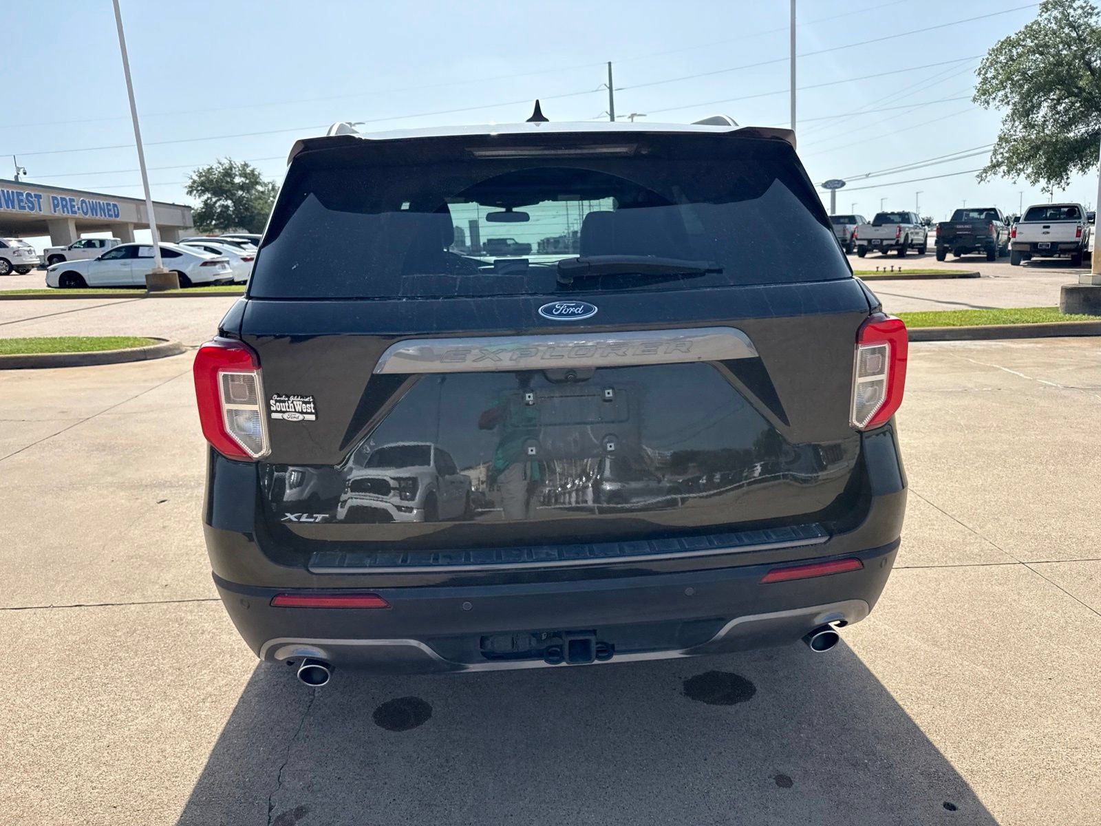 Used 2023 Ford Explorer XLT w/ Equipment Group 202A RWD image 6
