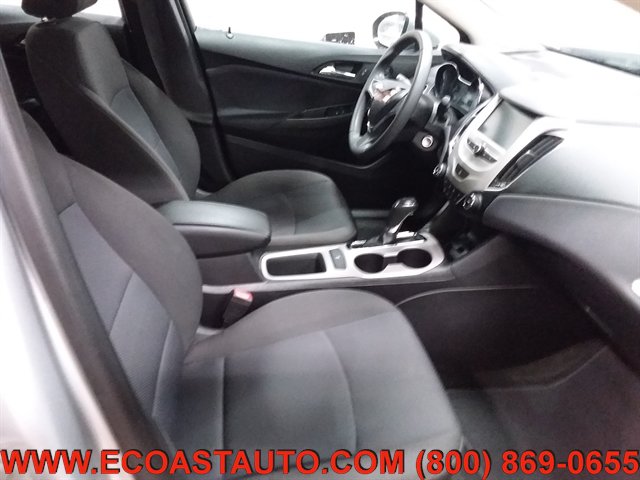 Used 2018 Chevrolet Cruze LS FWD image 14