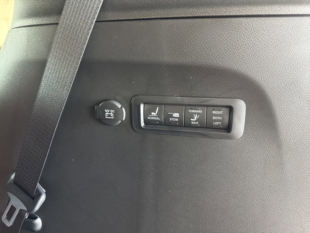 New 2026 Chrysler Pacifica Pinnacle image 46