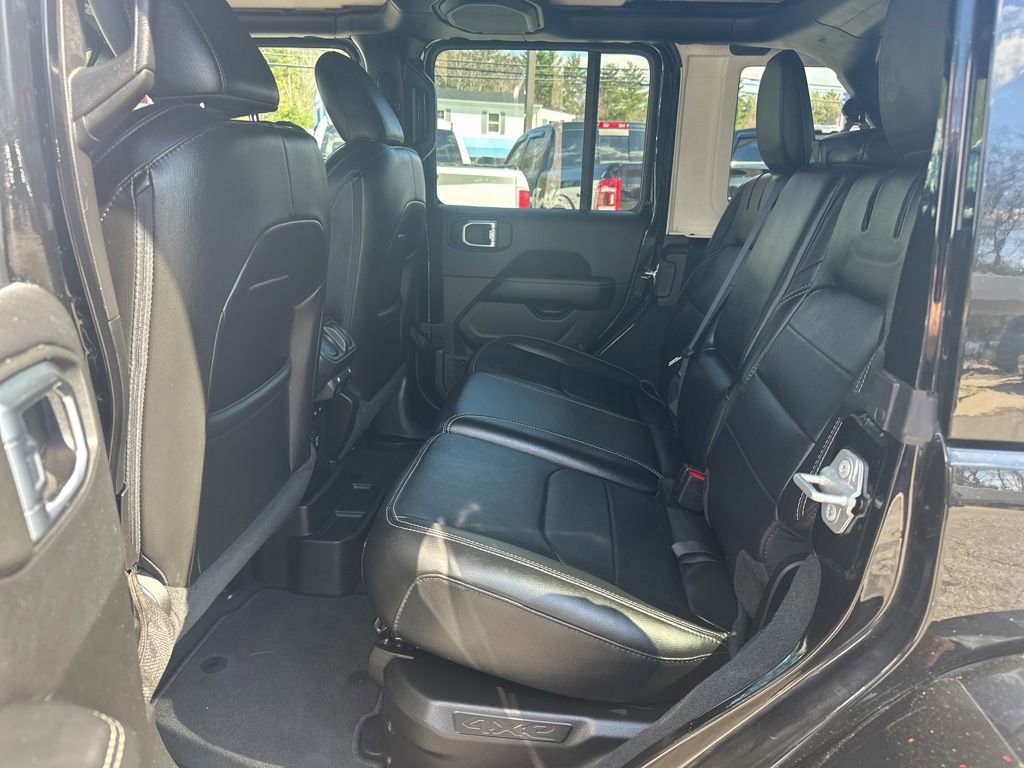 Used 2022 Jeep Wrangler Unlimited Sahara w/ Cold Weather Group AWD/4WD image 32