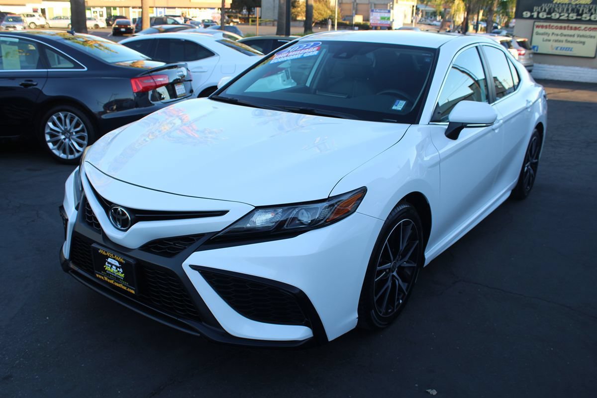 Used 2022 Toyota Camry SE w/ Carpet Mat Package (TMS) FWD image 4