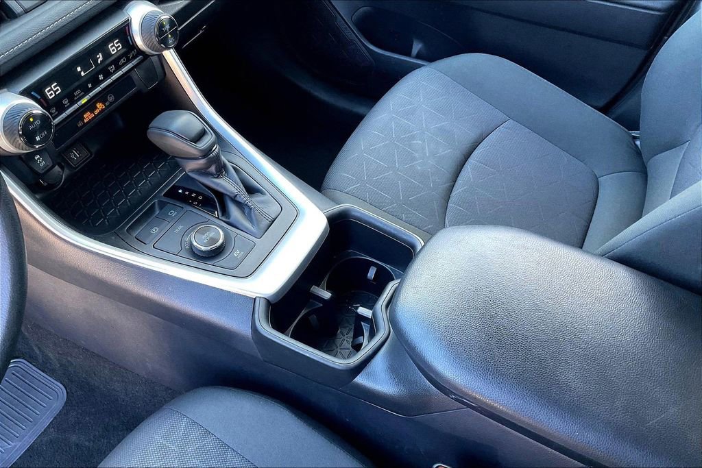 Used 2025 Toyota RAV4 XLE AWD/4WD image 17