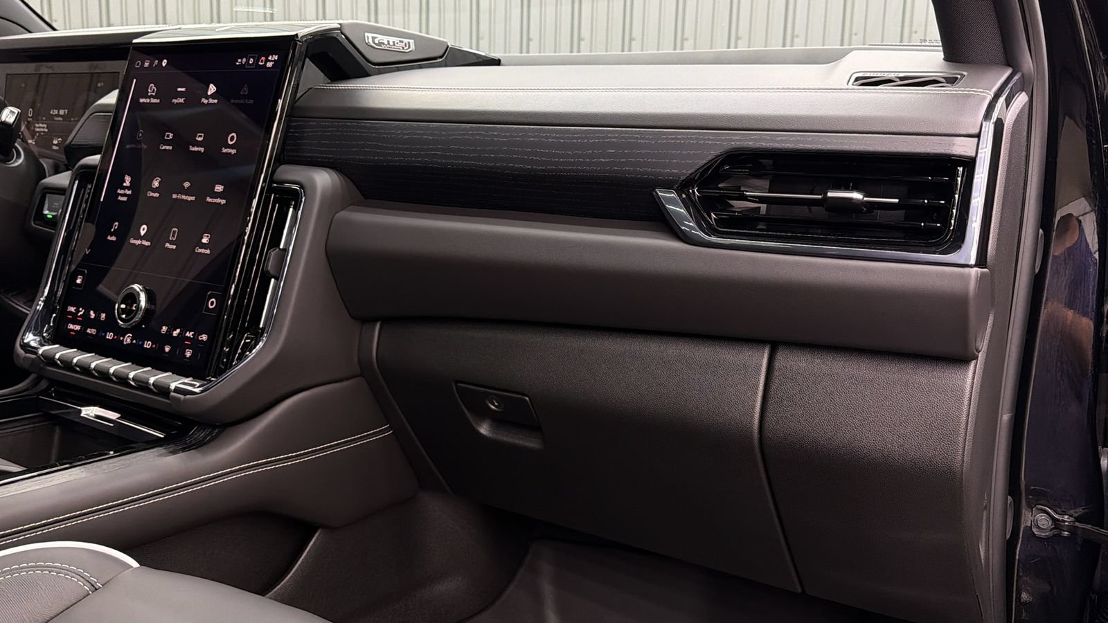 Used 2026 GMC Yukon AT4 Ultimate w/ LPO, Floor Liner Package AWD/4WD image 40