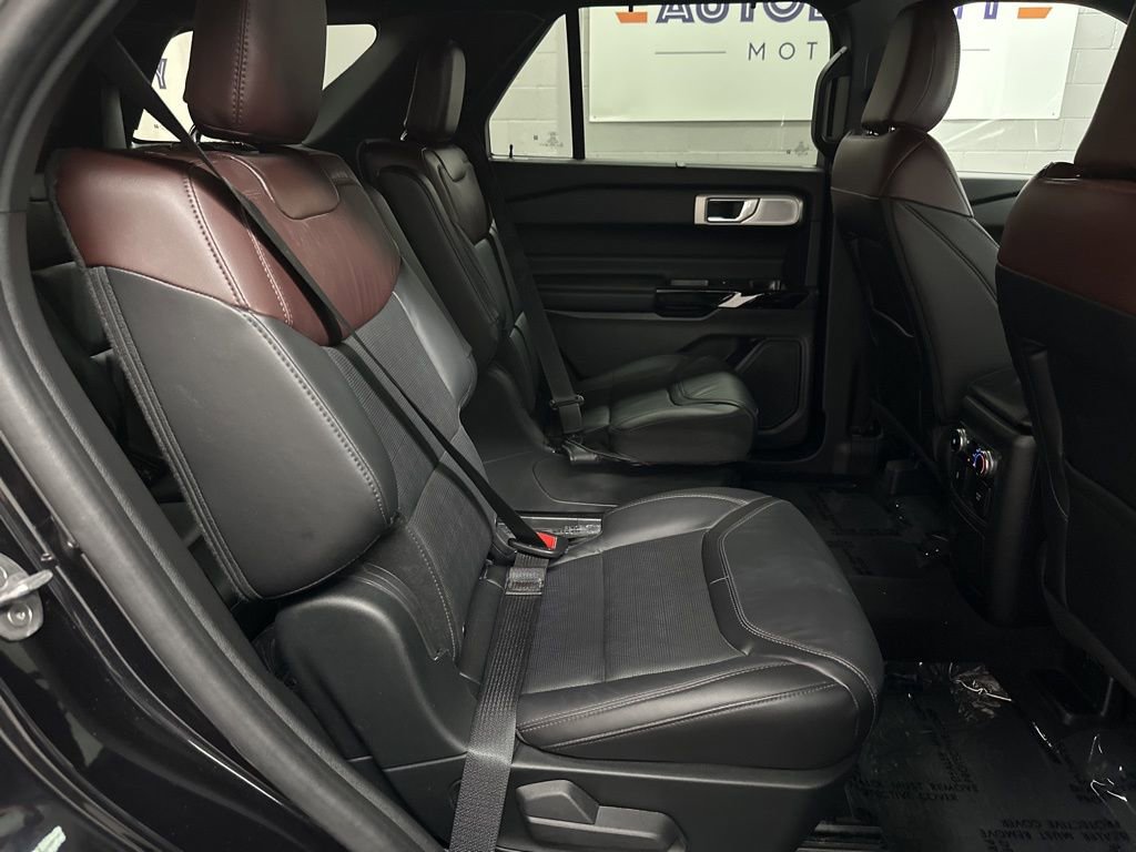Used 2024 Ford Explorer Platinum w/ Technology Package image 37