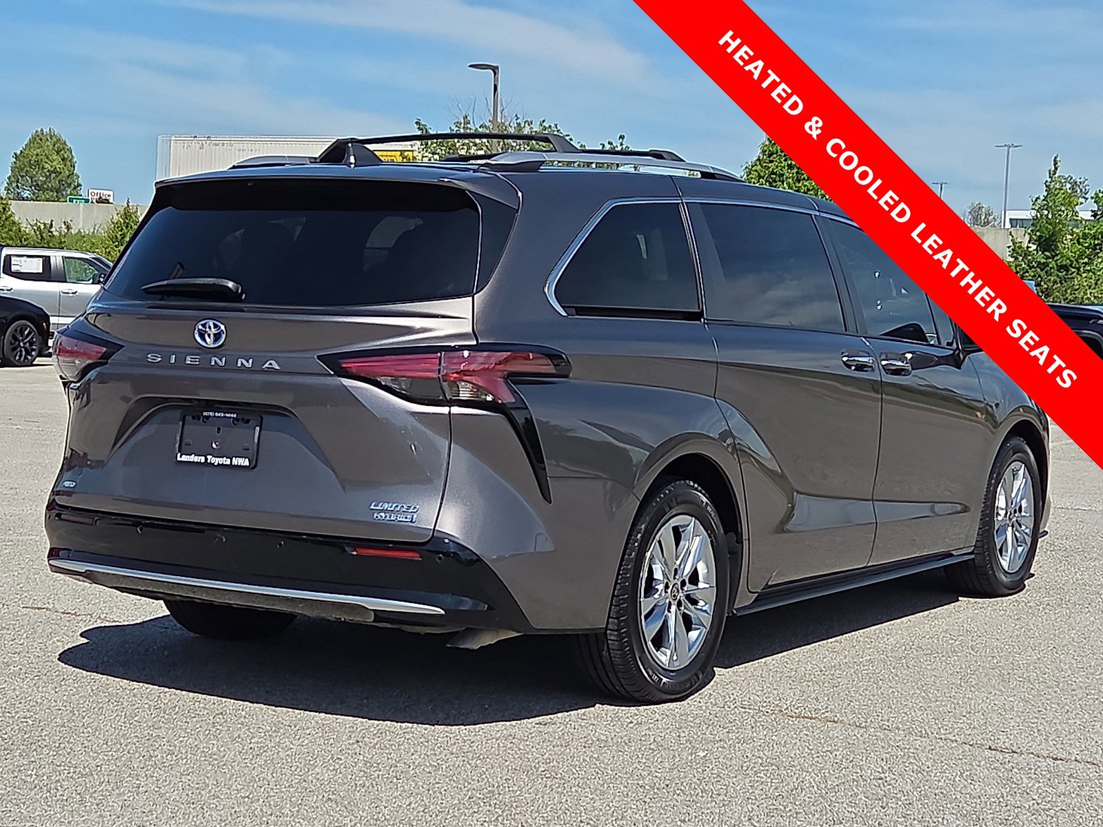 Used 2023 Toyota Sienna Limited AWD/4WD image 5