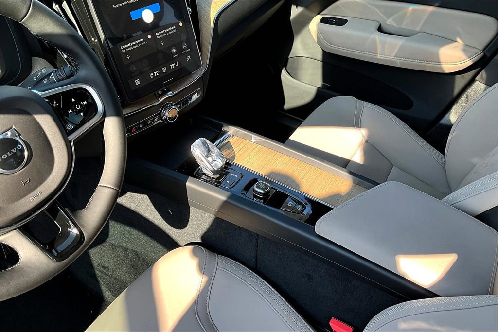 New 2026 Volvo XC60 B5 Plus w/ Protection Package Premier image 21