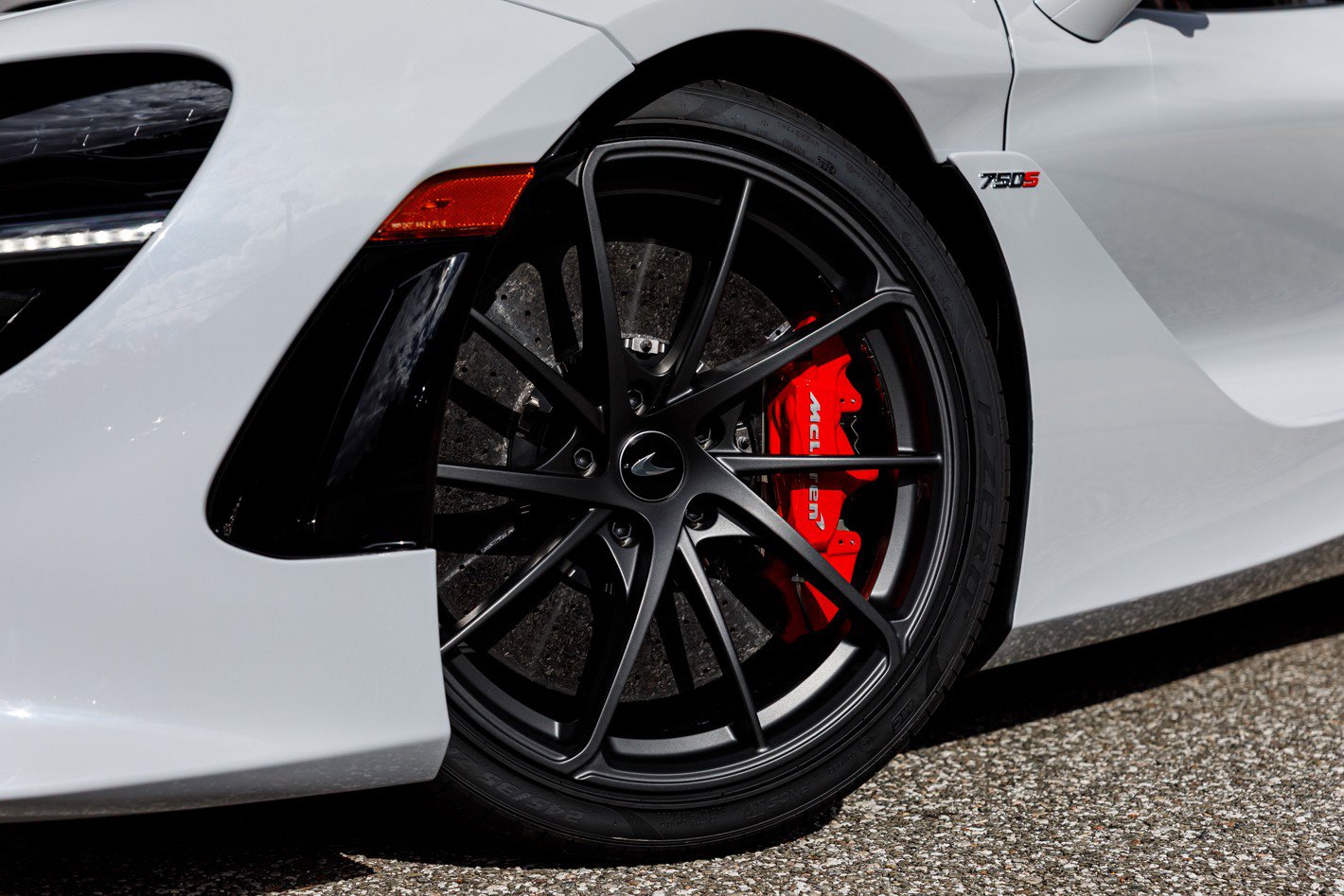 Used 2026 McLaren 750S Spider RWD image 14