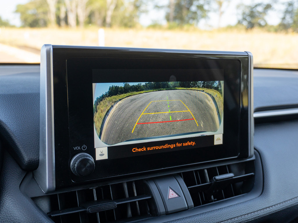 Used 2025 Toyota RAV4 XLE AWD/4WD image 23