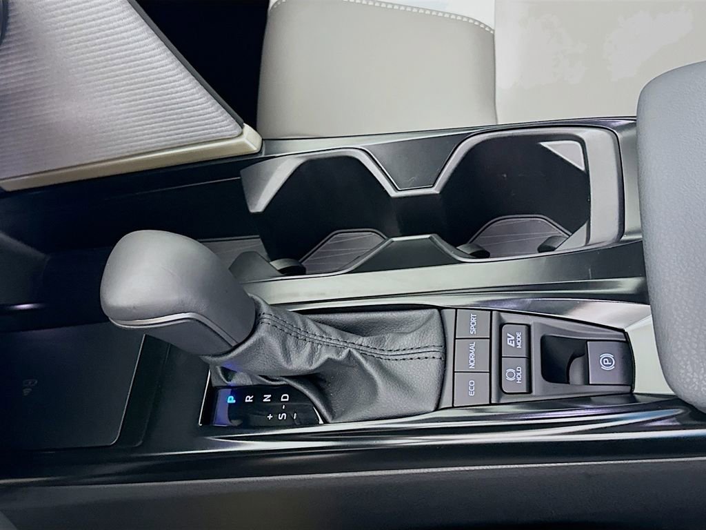 Certified 2025 Toyota Camry SE w/ Convenience Package image 17