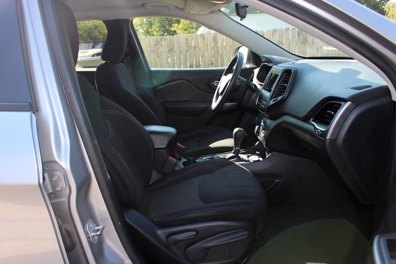 Used 2020 Jeep Cherokee Latitude FWD image 37