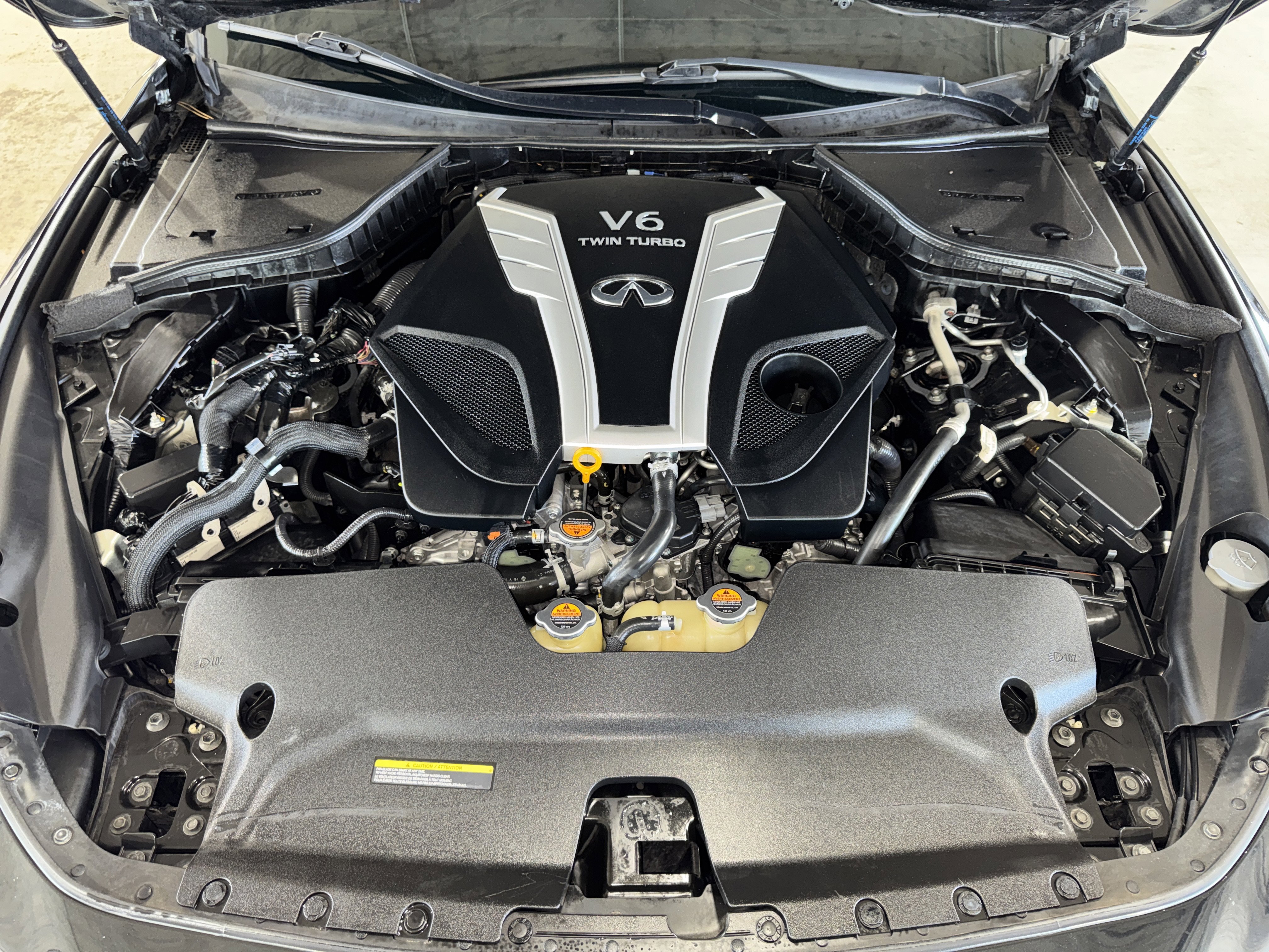 Used 2017 INFINITI Q60 Red Sport 400 image 32