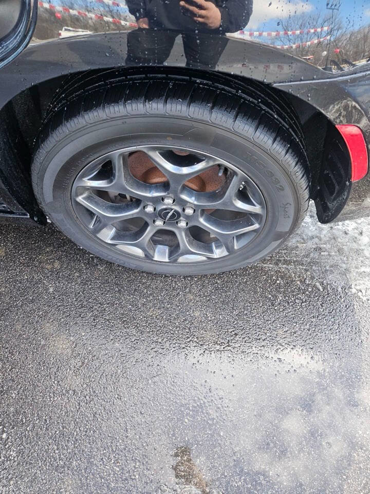 Used 2018 Chrysler 300 S w/ 300S Premium Group image 10