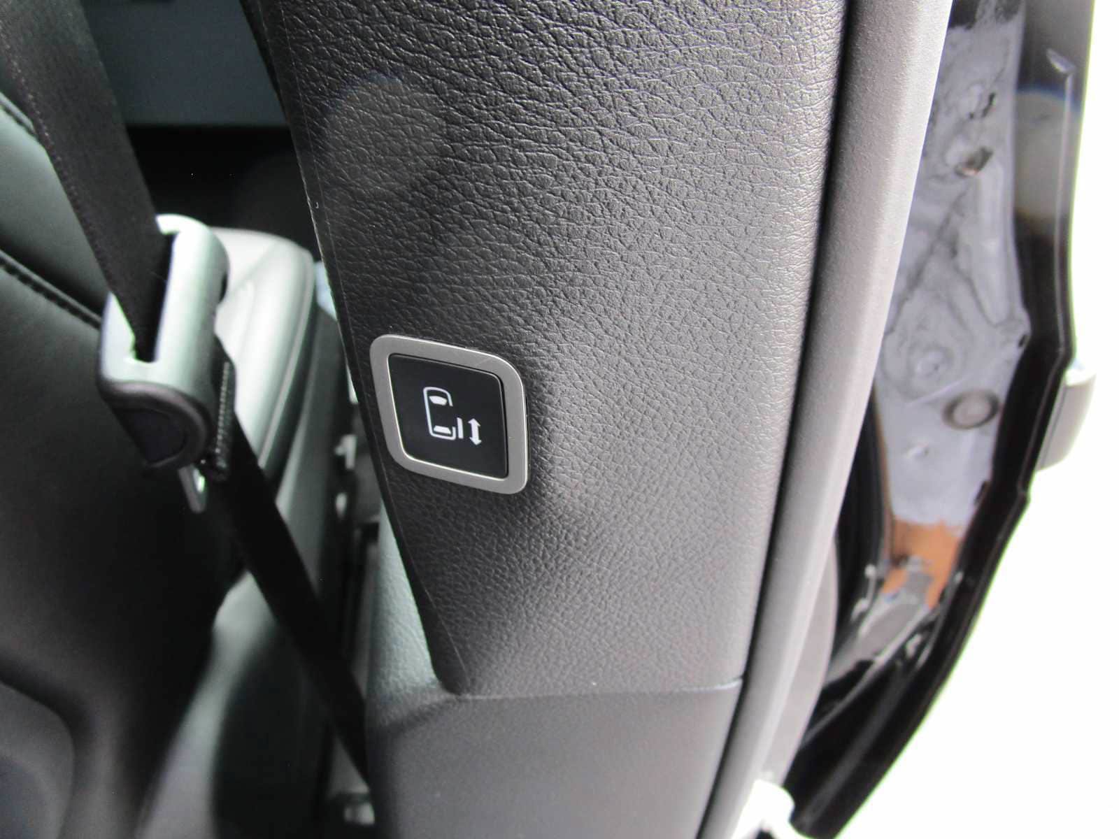 New 2026 Chrysler Pacifica Select FWD image 17