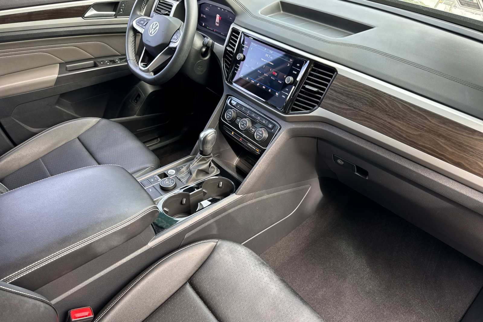 Used 2023 Volkswagen Atlas SE w/ Panoramic Sunroof Package image 17