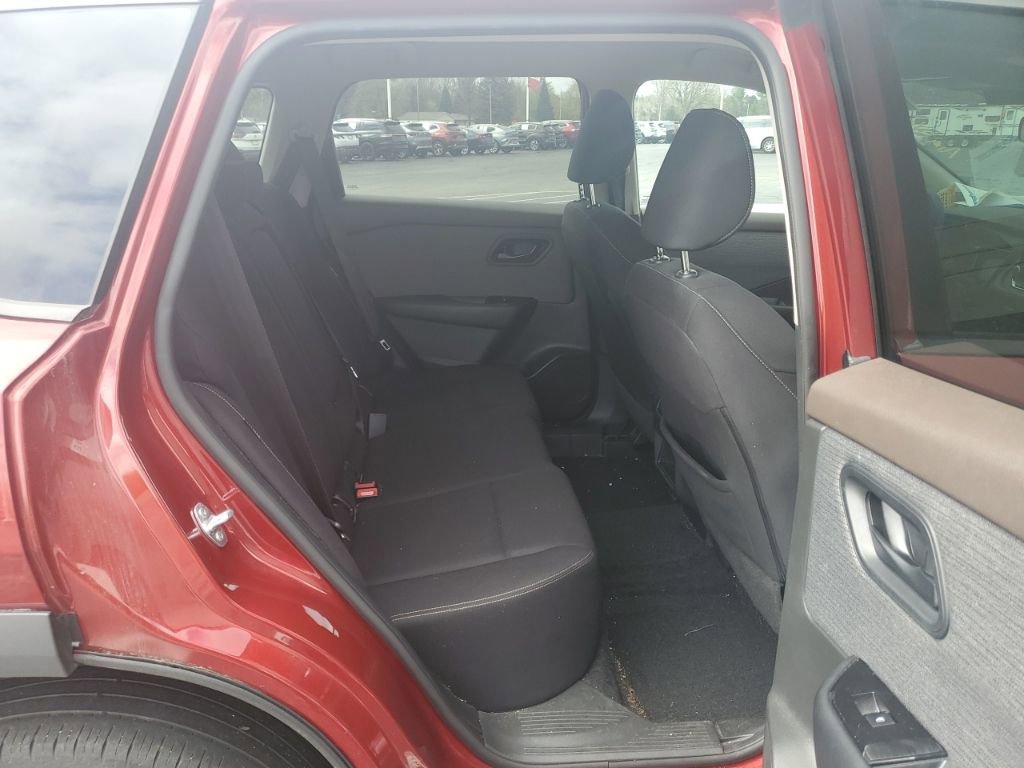 Used 2023 Nissan Rogue S image 10