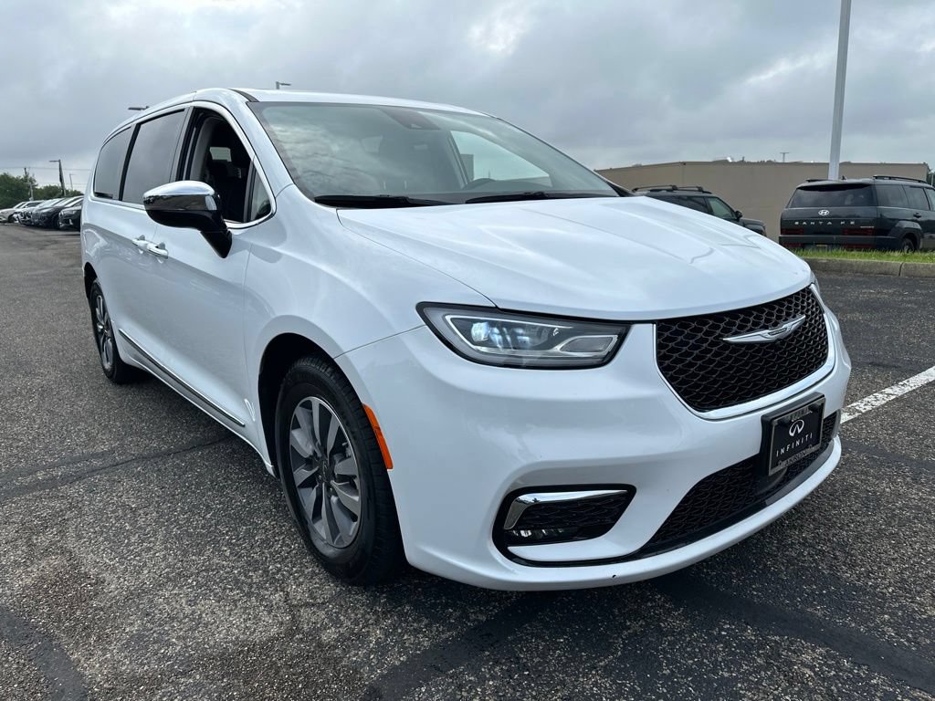 Used 2023 Chrysler Pacifica Limited FWD image 18