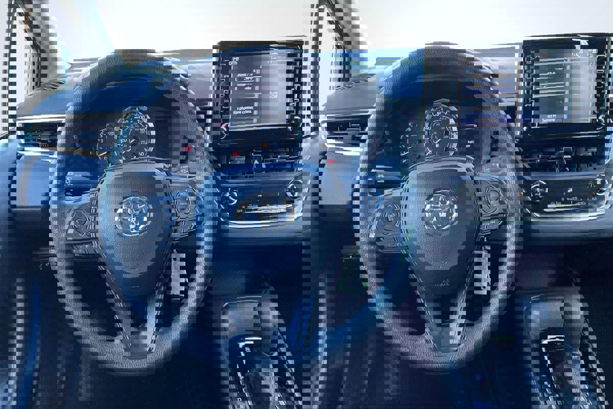 Used 2020 Toyota Corolla LE FWD image 5