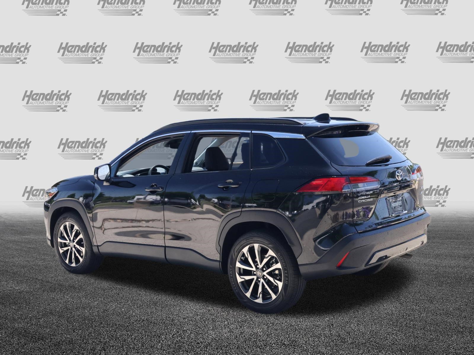 Used 2023 Toyota Corolla Cross XLE w/ Convenience Package AWD/4WD image 7