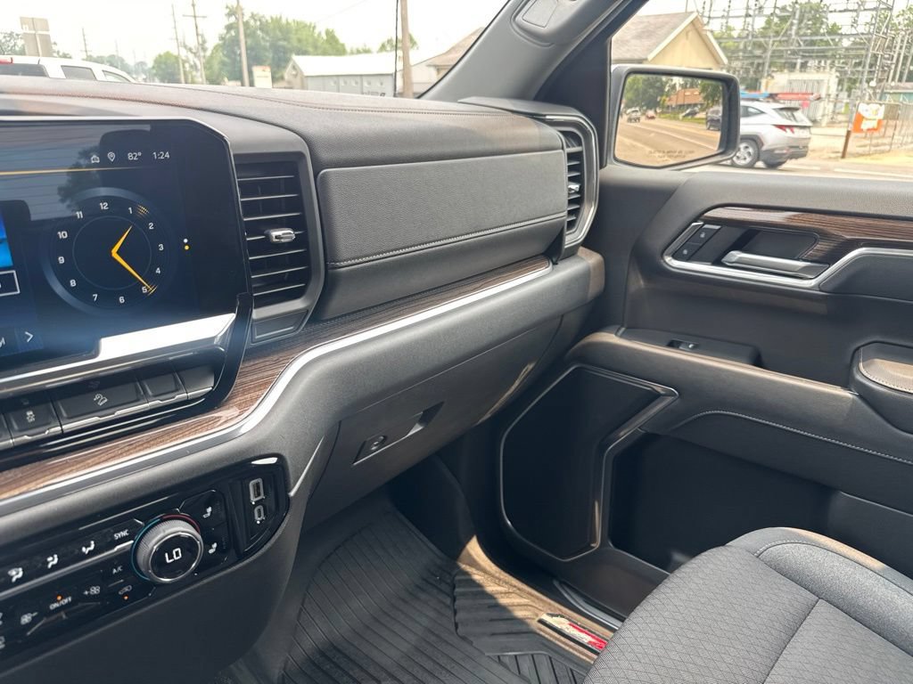 Used 2024 Chevrolet Silverado 1500 LT AWD/4WD image 40